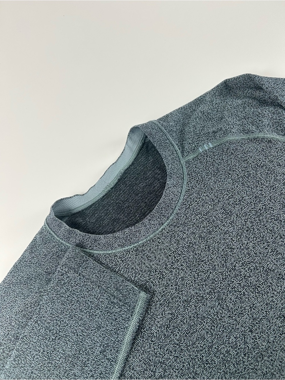 Lululemon Men’s SZ XS Heather Blue Long Sleeve Metal Vent Athletic Casual Shirt